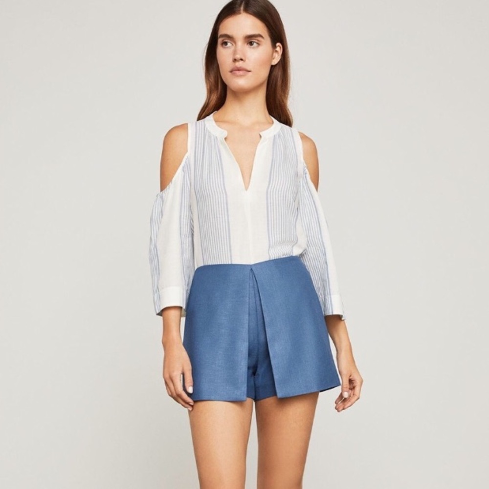 BCBGMAXAZRIA women’s blue split skorts size large